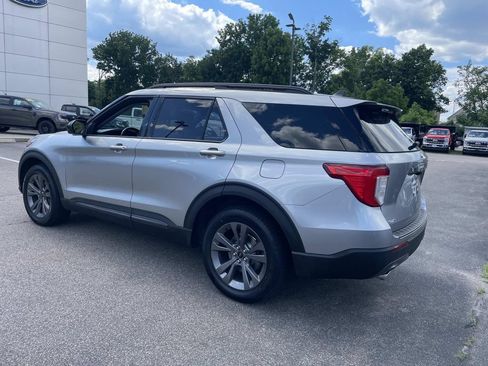Used 2023 Ford Explorer XLT w/ Equipment Group 202A AWD/4WD image 3