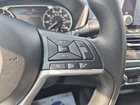Used 2025 Nissan Altima 2.5 SV FWD image 19