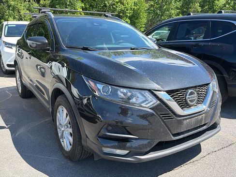 Used 2021 Nissan Rogue Sport SV FWD image 3