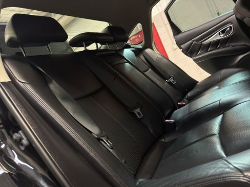 Used 2015 INFINITI Q70 3.7 image 26
