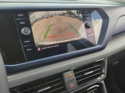 Certified 2024 Volkswagen Taos SE FWD image 22