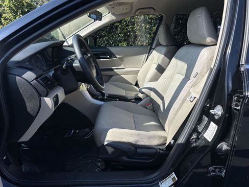 Used 2017 Honda Accord LX image 11