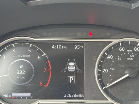 Used 2025 Nissan Versa SV FWD image 38