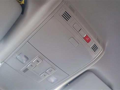 New 2025 Volkswagen Taos SE image 18