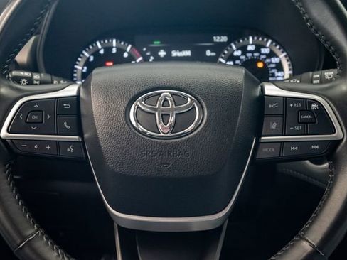 Used 2024 Toyota Highlander LE FWD image 10