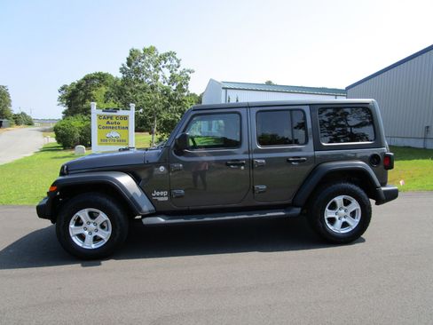 Used 2018 Jeep Wrangler Unlimited Sport S image 2
