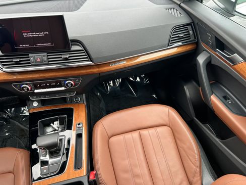 Used 2021 Audi Q5 Premium w/ Convenience Package image 23