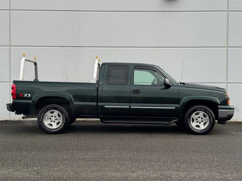 Used 2025 Toyota RAV4 LE image 8