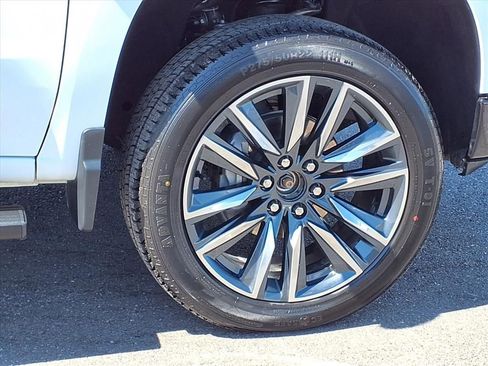 Used 2025 Chevrolet Silverado 1500 LT Trail Boss w/ LT Trail Boss Premium Package AWD/4WD image 9