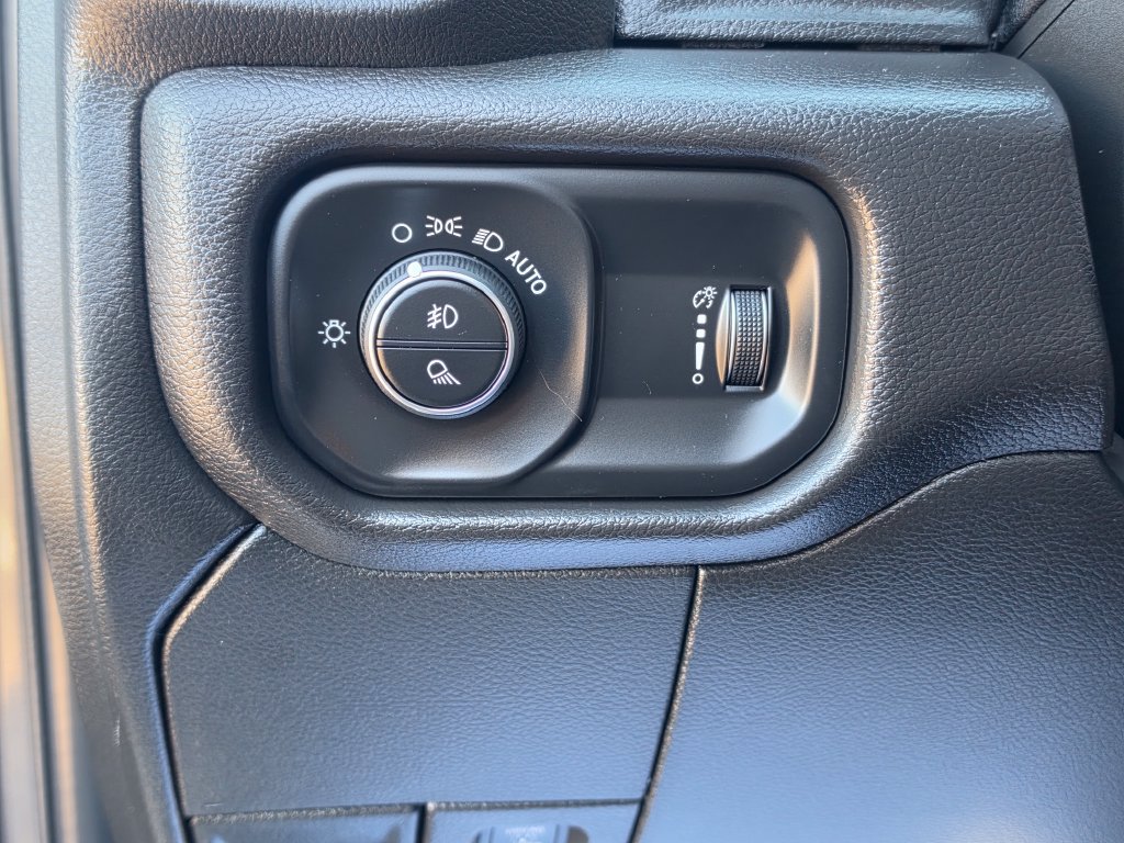 Used 2024 RAM 2500 Tradesman w/ Chrome Appearance Group AWD/4WD image 16