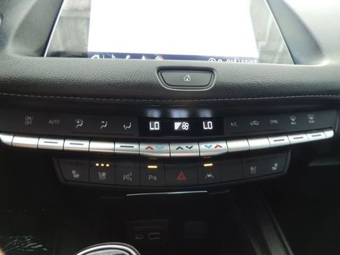 Used 2022 Cadillac XT4 Premium Luxury w/ Technology Package FWD image 28