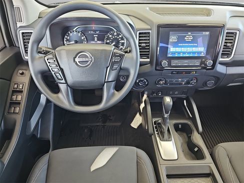 Used 2024 Nissan Frontier SV image 14