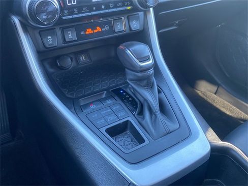 Used 2024 Toyota RAV4 XLE Premium image 28