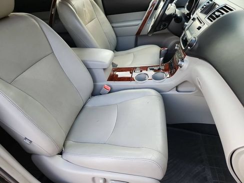 Used 2013 Toyota Highlander Limited AWD/4WD image 19