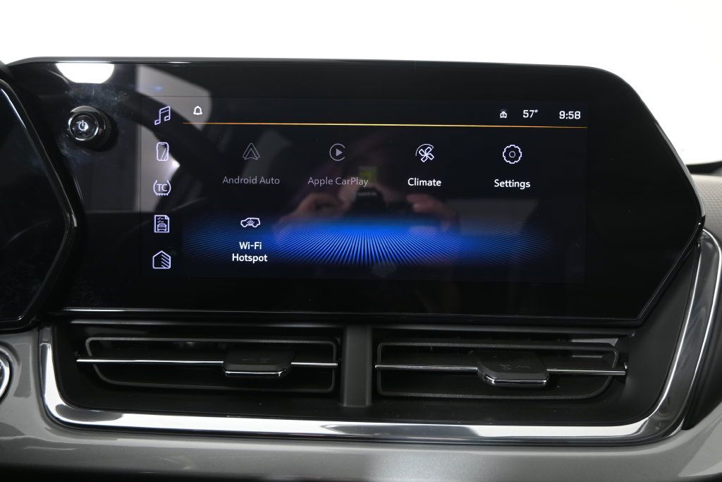 Used 2025 Chevrolet Trax LT FWD image 26