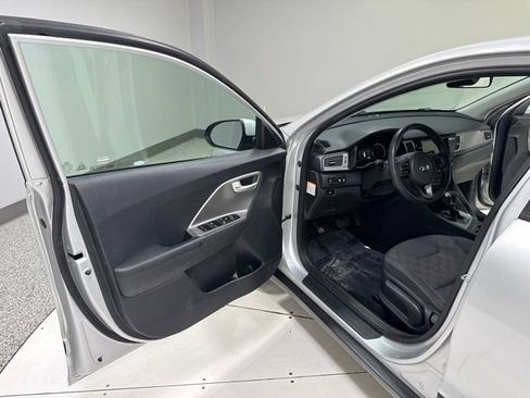 Used 2018 Kia Niro FE FWD image 6