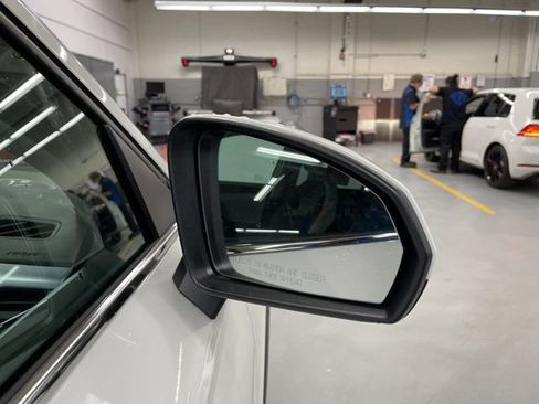 New 2026 Volkswagen Taos SE image 7