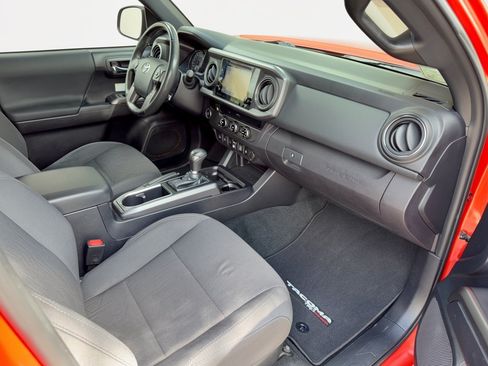 Used 2018 Toyota Tacoma TRD Off-Road w/ Technology Package RWD image 30