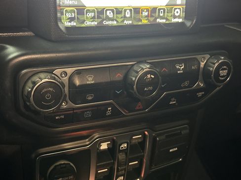 Used 2022 Jeep Wrangler Unlimited Sahara image 20