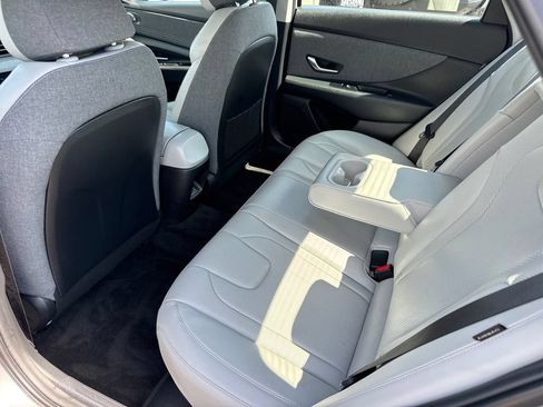 Used 2024 Hyundai Elantra Limited FWD image 17