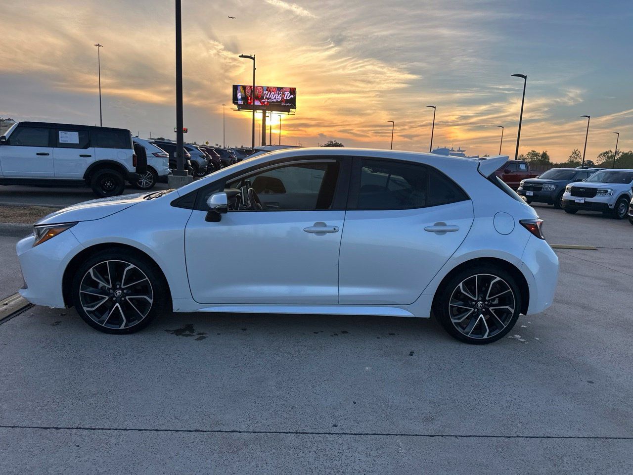 Used 2022 Toyota Corolla XSE FWD image 10