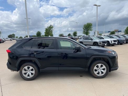 Used 2022 Toyota RAV4 LE image 6