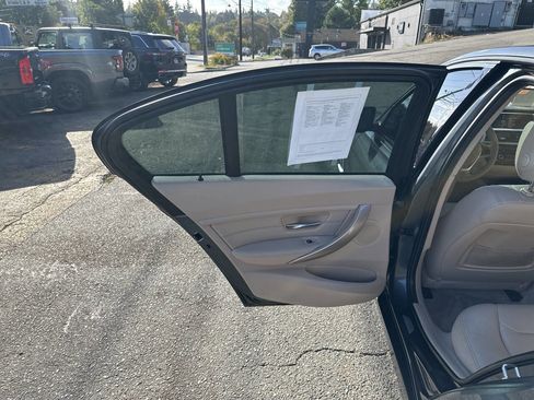 Used 2012 BMW 328i Sedan w/ Premium Pkg image 21