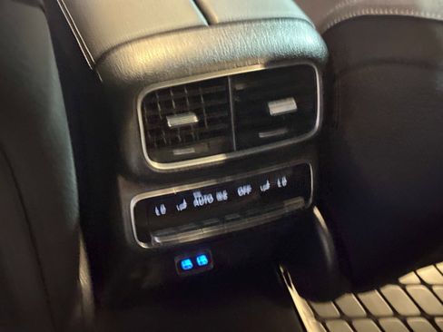 Used 2025 Mercedes-Benz GLS 450 4MATIC image 15