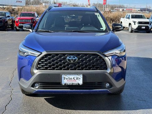 Used 2025 Toyota Corolla Cross XLE image 10