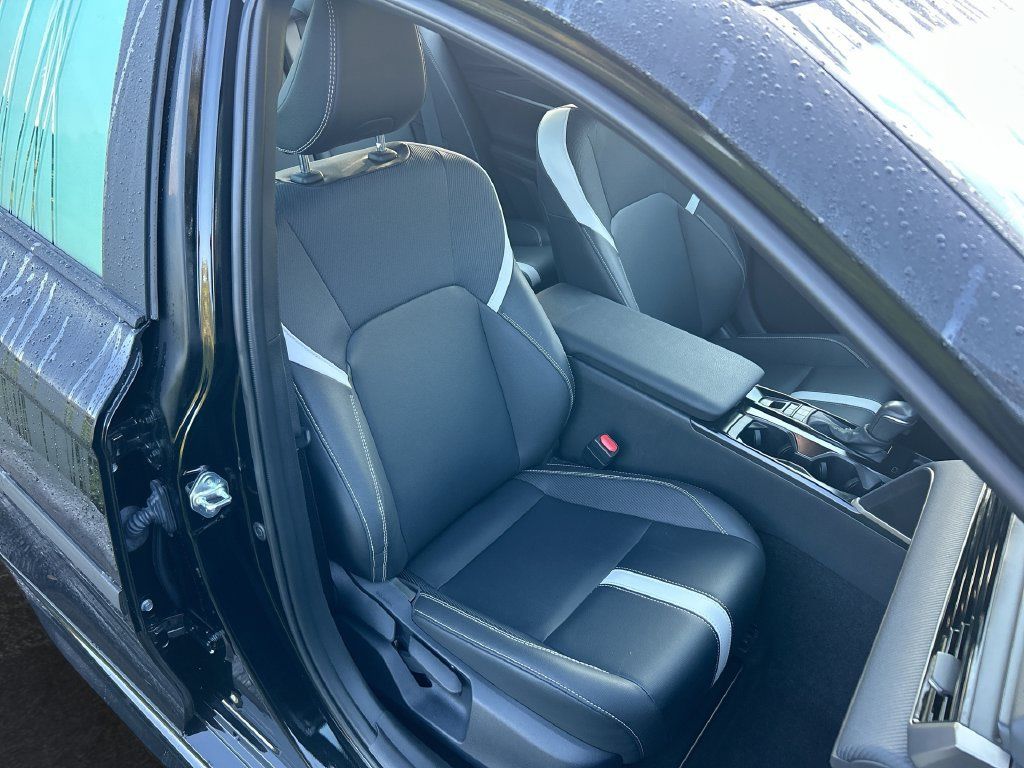 Used 2025 Toyota Camry SE FWD image 32
