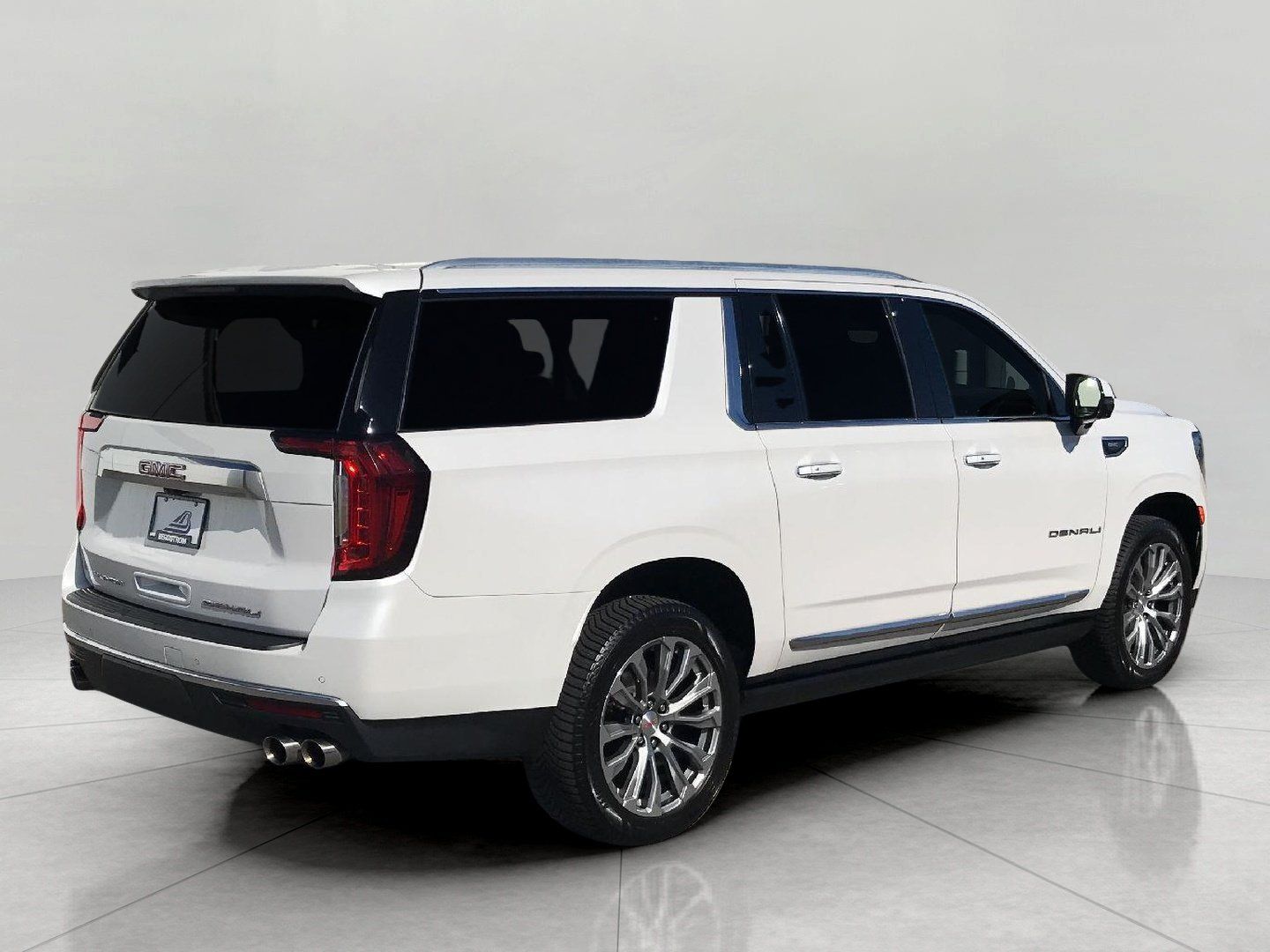 Used 2021 GMC Yukon XL Denali w/ Denali Premium Package AWD/4WD image 25