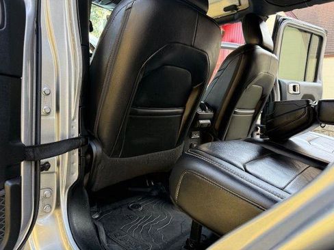 Used 2018 Jeep Wrangler Unlimited Sahara w/ Quick Order Package 24M Moab image 14