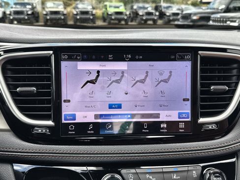 New 2026 Chrysler Pacifica Pinnacle image 21