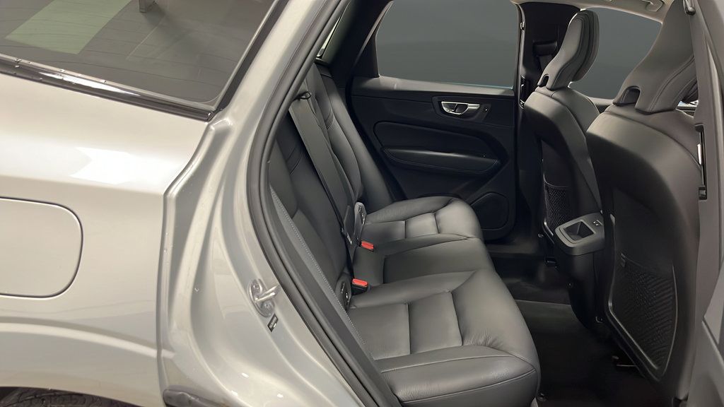 Used 2024 Volvo XC60 B5 Plus w/ Protection Package Premier AWD/4WD image 25