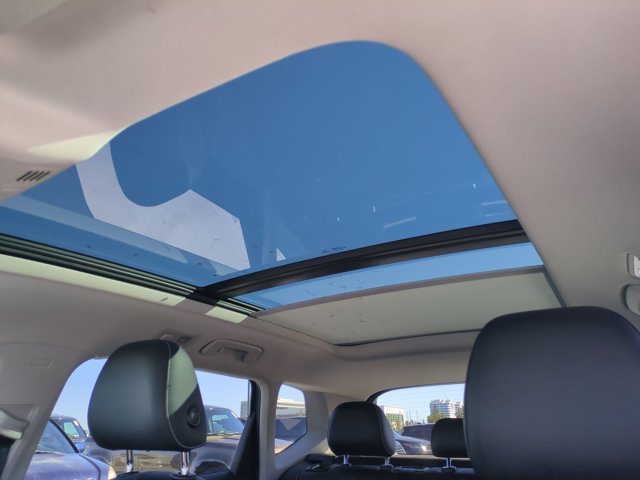 Used 2022 Volkswagen Taos SE FWD image 15