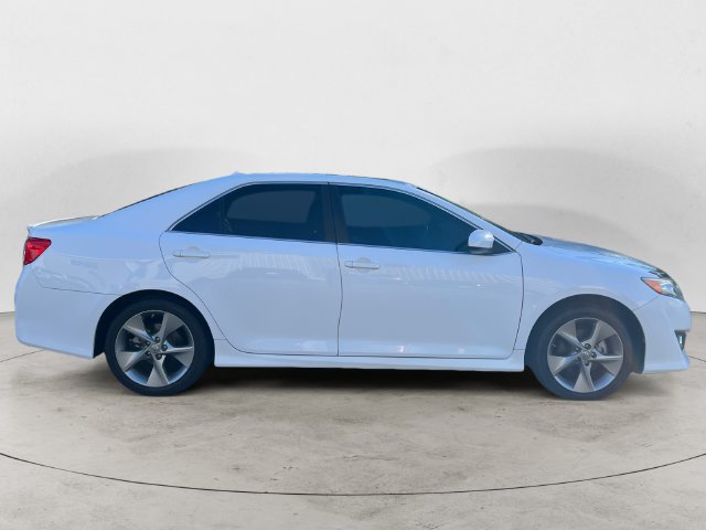 Used 2012 Toyota Camry SE w/ Leather Pkg FWD image 4