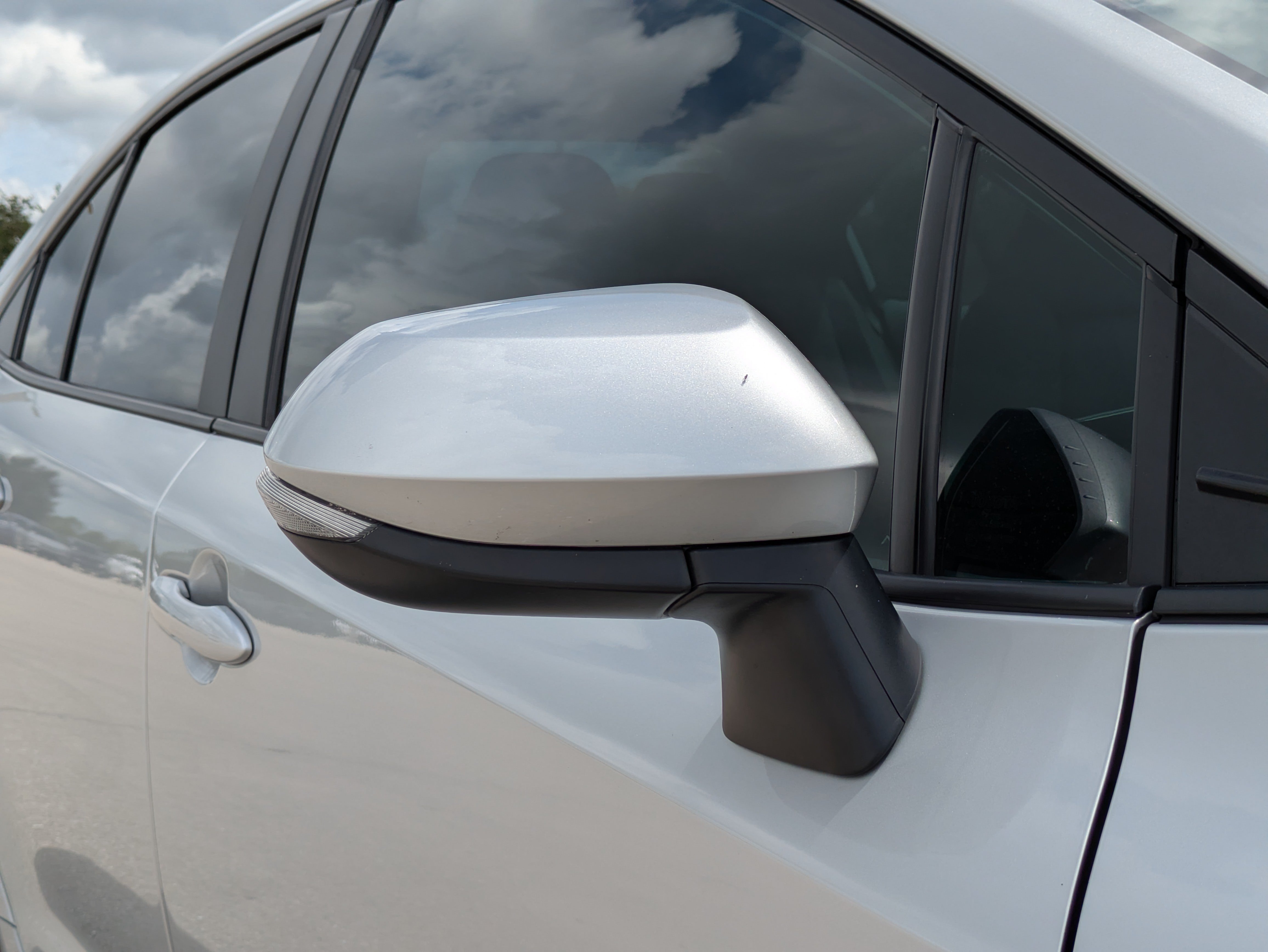 Used 2025 Toyota Corolla SE FWD image 12