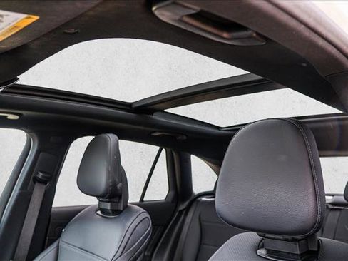 Used 2025 Mercedes-Benz GLC 300 GLC 300 image 11