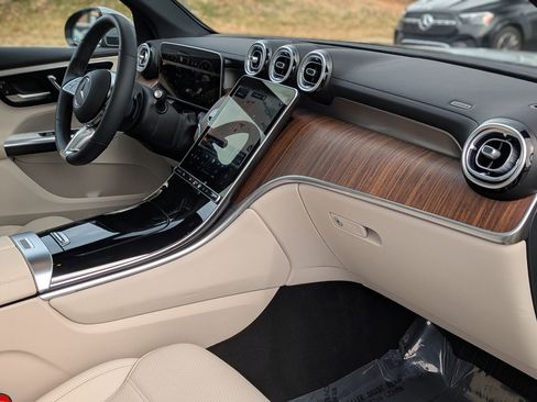 Certified 2025 Mercedes-Benz GLC 300 4MATIC image 39
