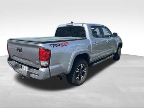 Used 2017 Toyota Tacoma TRD Sport w/ Tow Package AWD/4WD image 7
