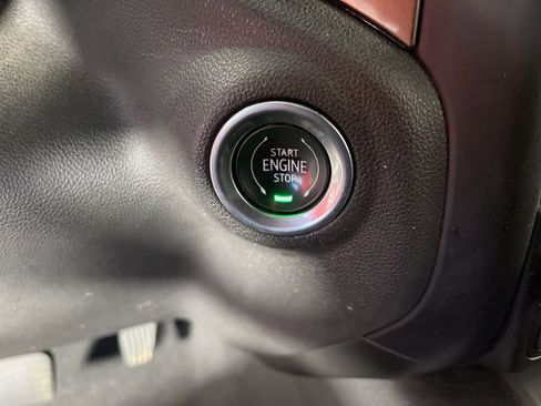 Used 2020 Chevrolet Silverado 1500 High Country w/ Technology Package image 32