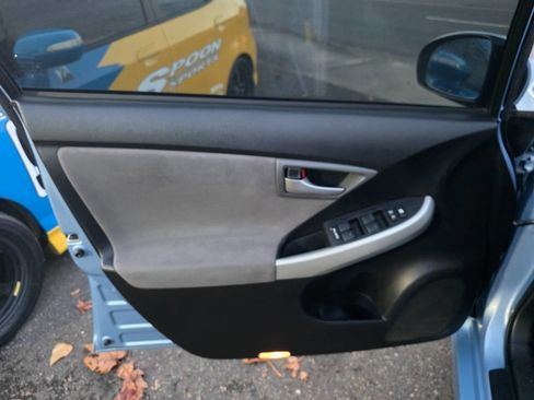 Used 2012 Toyota Prius Plug-In Hybrid image 12