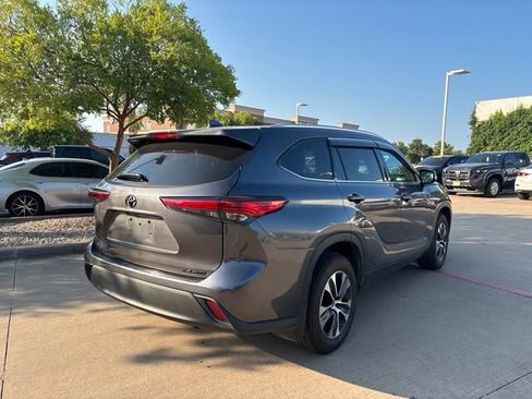 Used 2021 Toyota Highlander XLE AWD/4WD image 5