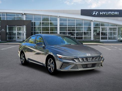 New 2026 Hyundai Elantra SEL Sport FWD image 11