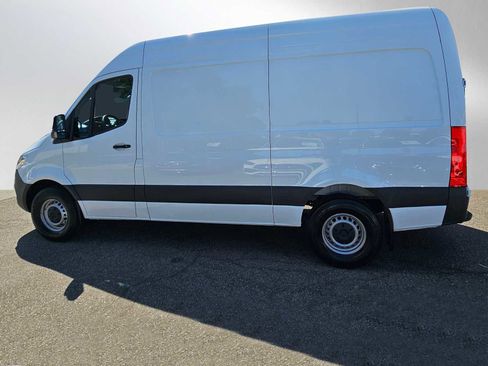 Used 2025 Mercedes-Benz Sprinter 2500 image 8