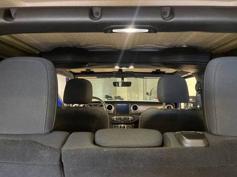 Used 2019 Jeep Wrangler Unlimited Sahara AWD/4WD image 27