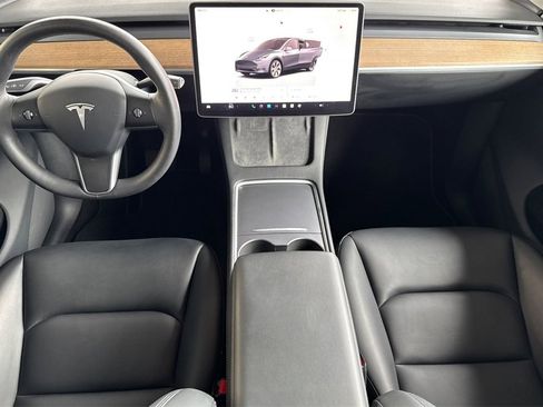 Used 2023 Tesla Model Y Long Range image 13