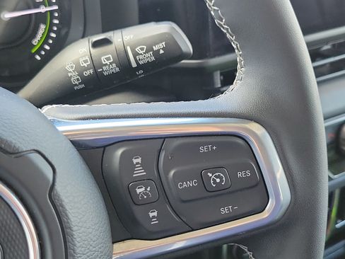 Used 2025 Jeep Wrangler Unlimited Sahara w/ Safety Group AWD/4WD image 12