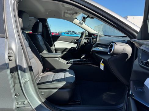 New 2025 Chevrolet Trax LT w/ LT Convenience Package image 11