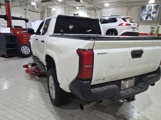 Used 2024 Toyota Tacoma SR video 1